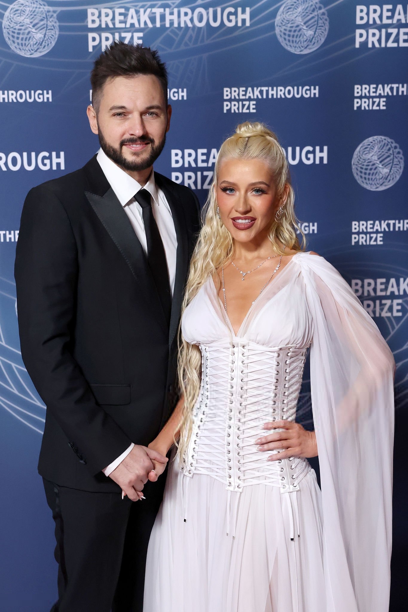 xtinadaily_christina_aguilera_11th_Breakthrough_Prize_Ceremony_at_Barker_Hangar_6856866876880.jpg