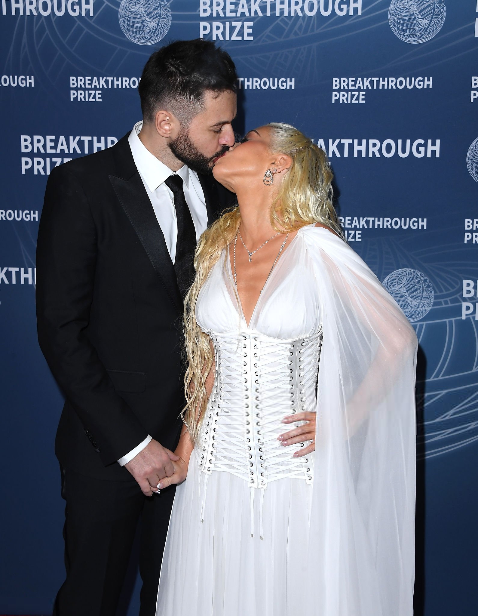 xtinadaily_christina_aguilera_11th_Breakthrough_Prize_Ceremony_at_Barker_Hangar_6936946956960.jpg xtinadaily_christina_aguilera_11th_Breakthrough_Prize_Ceremony_at_Barker_Hangar_6936946956960.jpg