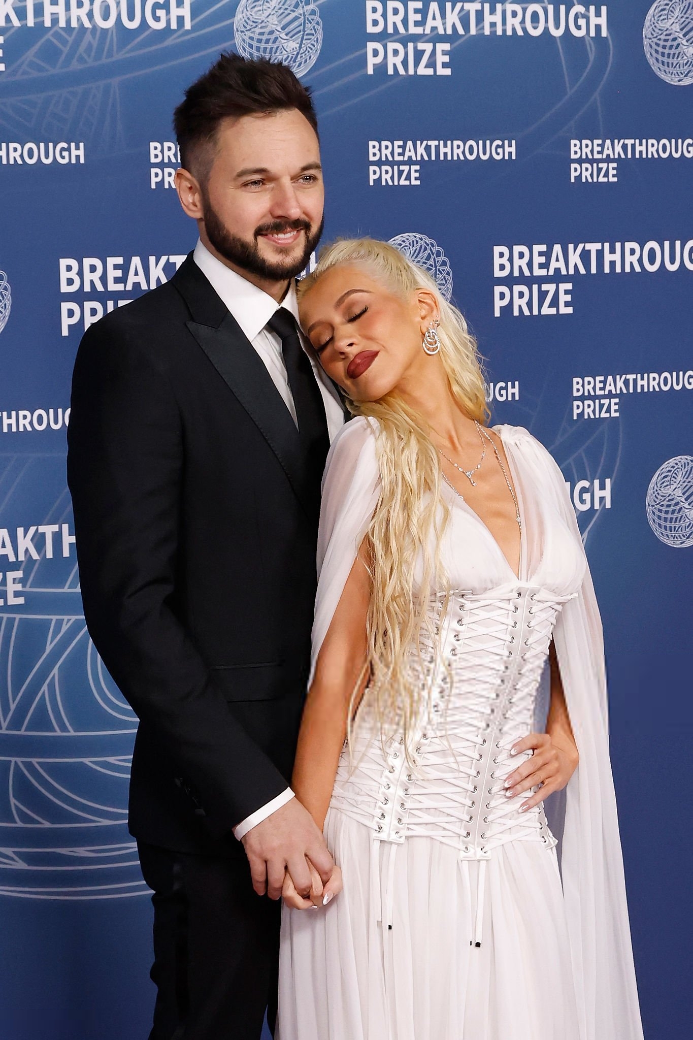 xtinadaily_christina_aguilera_11th_Breakthrough_Prize_Ceremony_at_Barker_Hangar_6976986997000.jpg