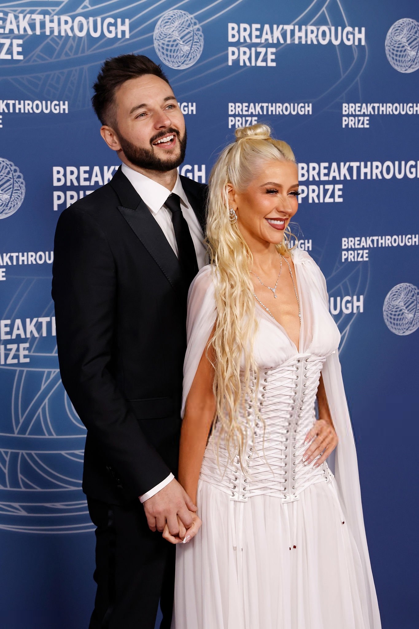 xtinadaily_christina_aguilera_11th_Breakthrough_Prize_Ceremony_at_Barker_Hangar_7217227237240.jpg