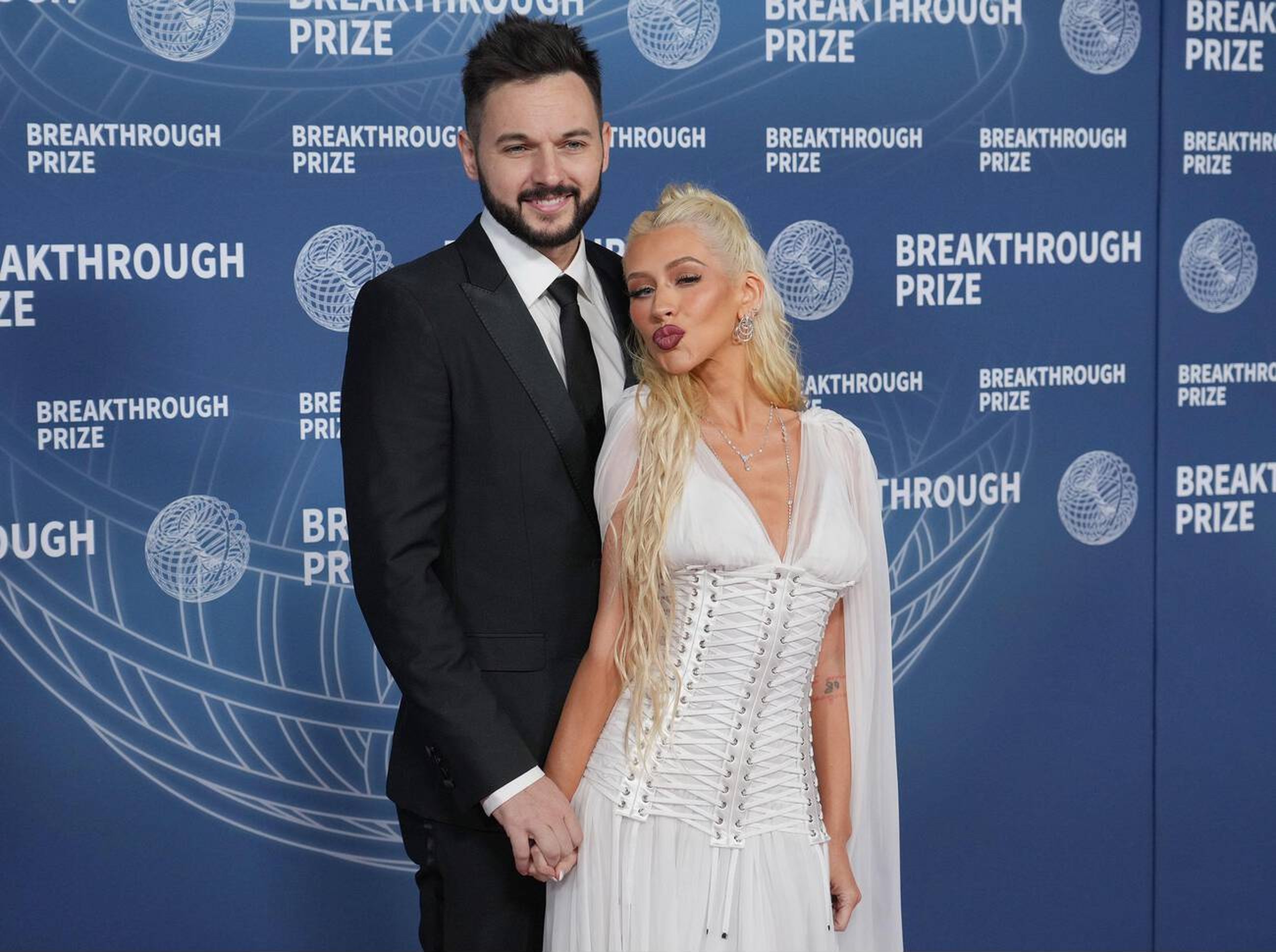 xtinadaily_christina_aguilera_11th_Breakthrough_Prize_Ceremony_at_Barker_Hangar_81828384.jpg